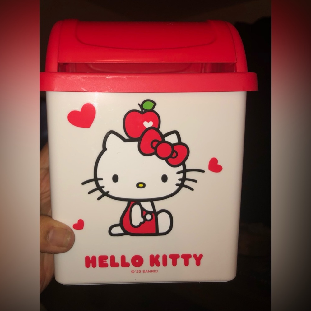 Hello Kitty Apple Small Desktop Trash Can 7” X 5" New